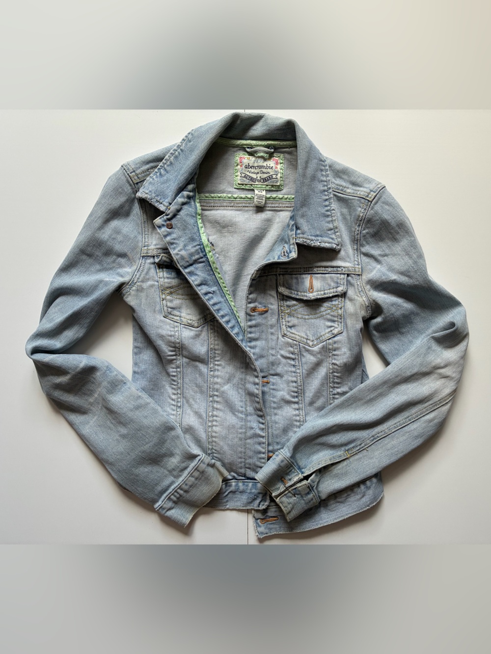 Abercrombie Denim Jacket Womens XL Distressed Light Blue Denim Pockets Trucker